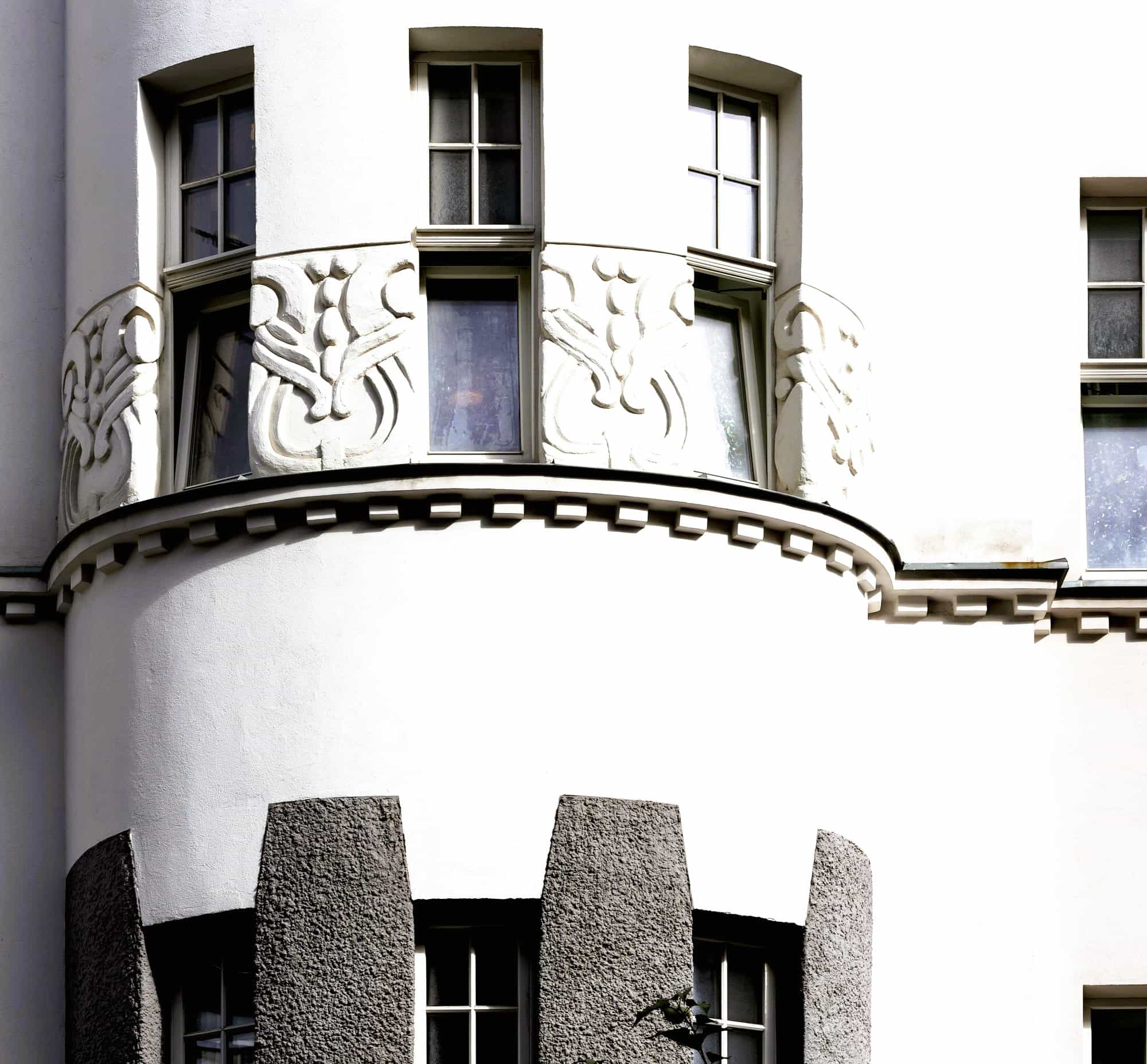 گالری ساختمان هایی با نمای سیمانی